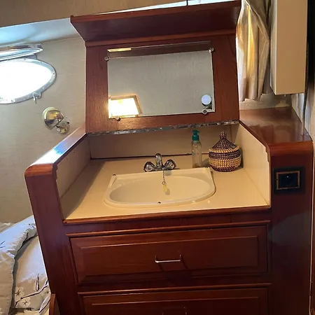 Yacht Moineau Vi 船屋 *