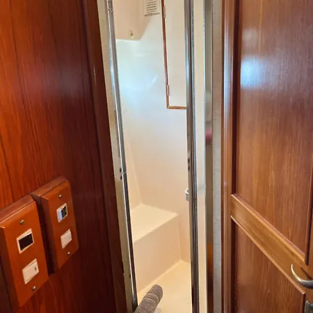 Yacht Moineau Vi بوتيل *