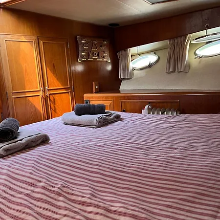 Yacht Moineau Vi Hotel en barco